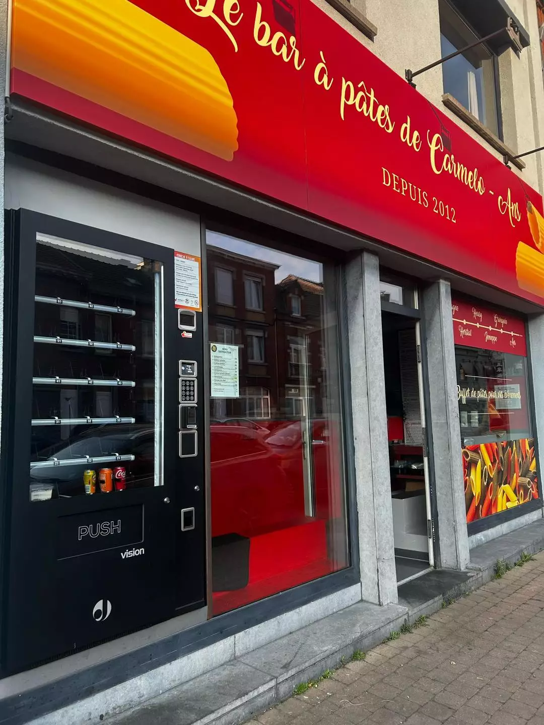 Le bar à pâtes de Carmelo — Catering, Ans